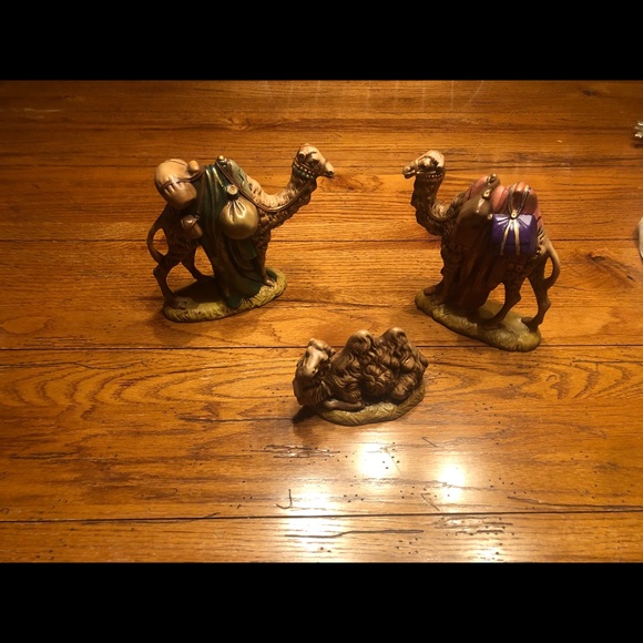 Hand painted, gorgeous 19 piece nativity figurines - Picture 2 of 7